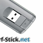 Der USB-Stecker ist beim O2 Surfstick LTE abklappbar.